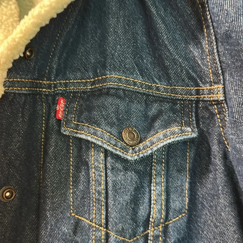 Levi’s women’s Sherpa jean jacket size S - Picture 5 of 7